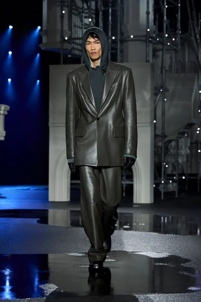 Look 12